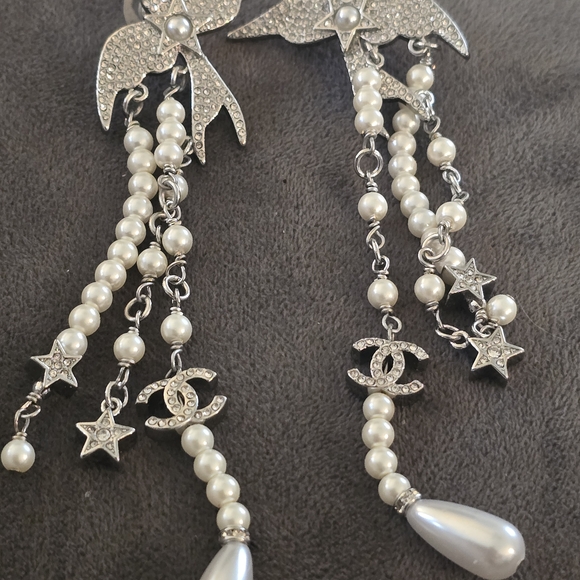 CHANEL Silver and Pearl Star Dangle Earrings - Picture 2 of 10